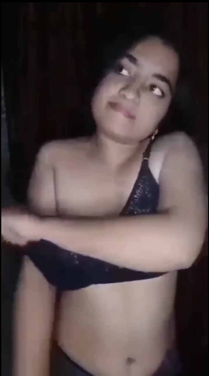 Jabalpur Girl Viral MMS Video leaked Changing Clothes | Girl changing Bra Video Got Viral | Video call MMS | Jabalpur Girl Viral Leaked MMS Video by bf | Girl trying Bra Gifted by boyfriend | Desi leaked MMS | Desi MMS video~ khatrimaza2.com